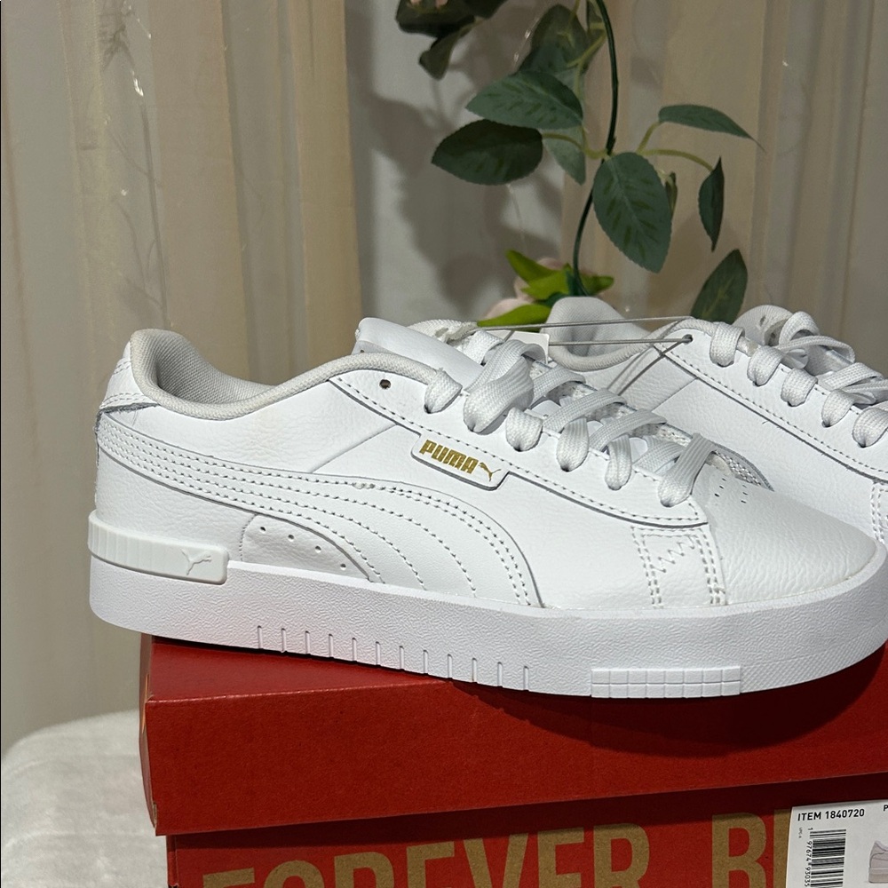 PUMA Court Classic White Sneakers | Women’s Size 6.5 | New in Box - Picture 2 of 6